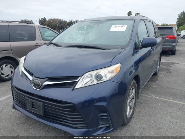 5TDKZ3DC6JS931590 Toyota Sienna Le 8 Passenger