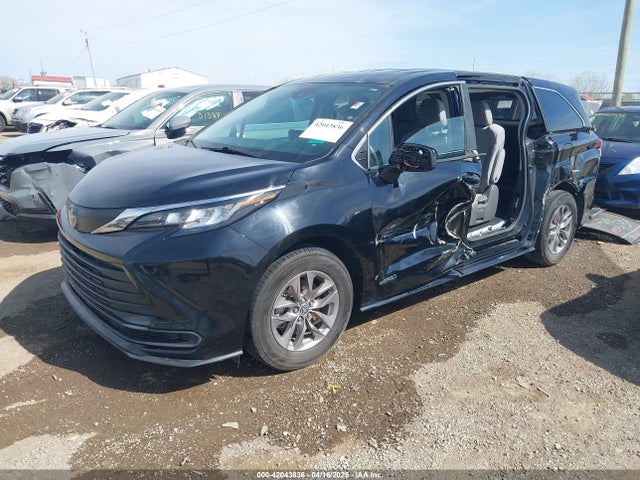 5TDKRKEC4MS013804 Toyota SIENNA LE