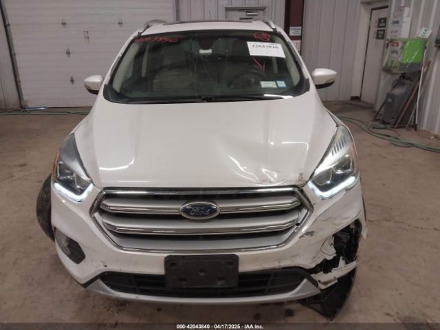 1FMCU9J96HUB13454 Ford Escape Titanium