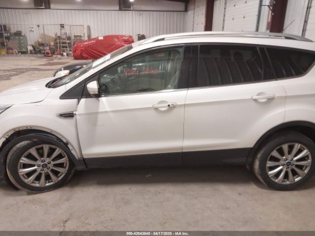 1FMCU9J96HUB13454 Ford Escape Titanium