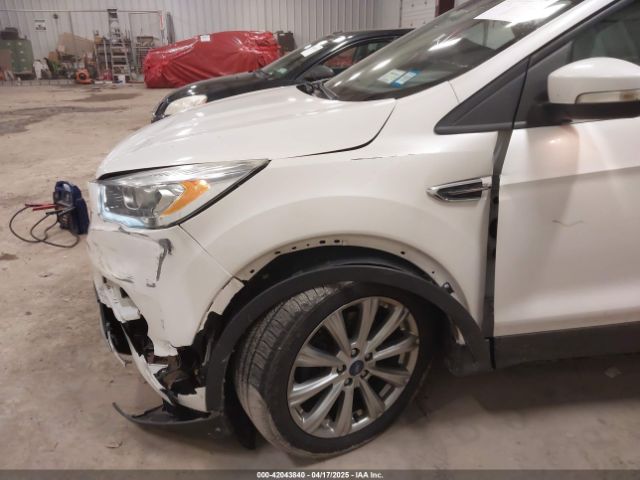 1FMCU9J96HUB13454 Ford Escape Titanium