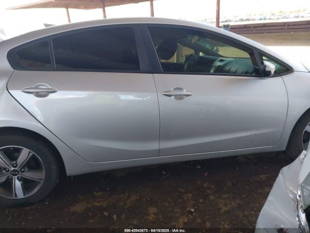 3KPFL4A79JE260667 KIA FORTE LX
