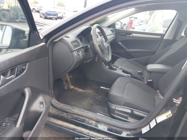 1VWAT7A35FC077089 Volkswagen Passat 1.8t S