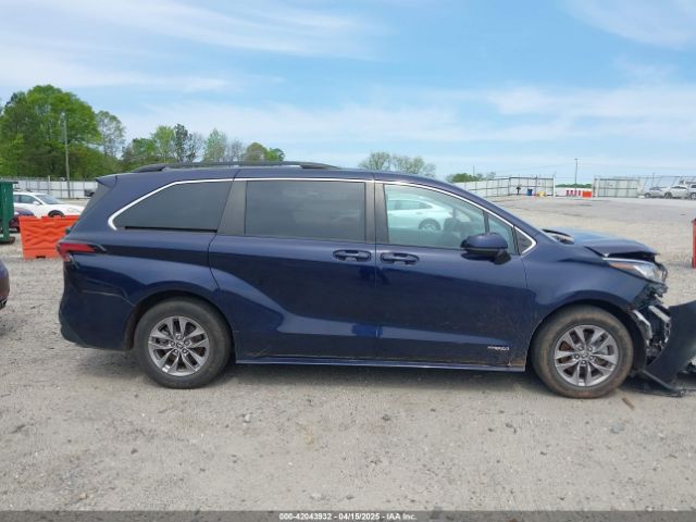 5TDKRKEC4MS024401 Toyota SIENNA LE