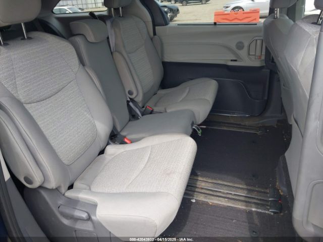 5TDKRKEC4MS024401 Toyota SIENNA LE
