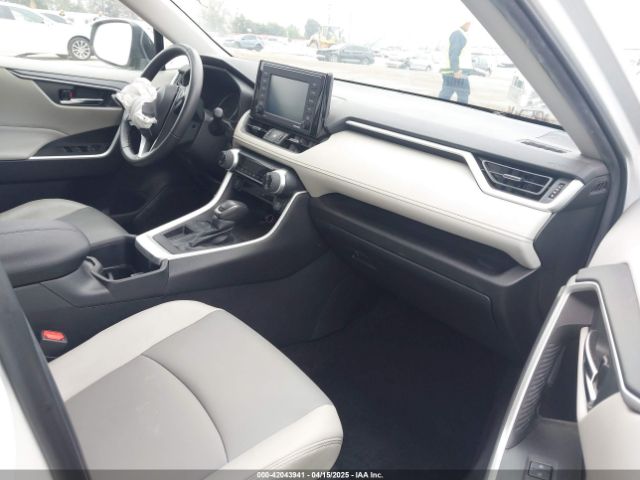 2T3C1RFV3NW231009 Toyota Rav4 Xle Premium
