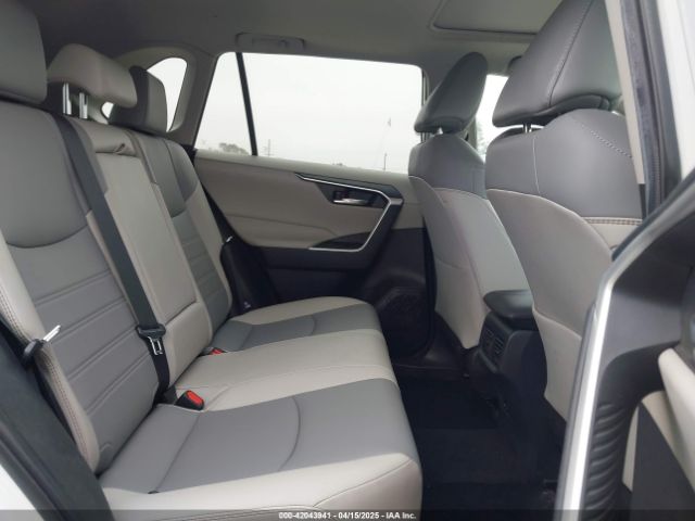 2T3C1RFV3NW231009 Toyota Rav4 Xle Premium