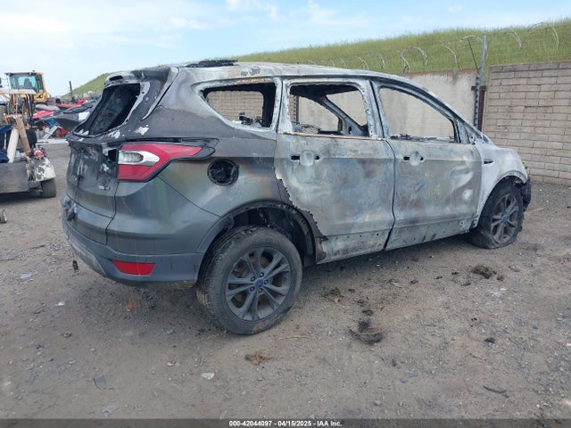 1FMCU9GD3HUA83907 Ford ESCAPE SE