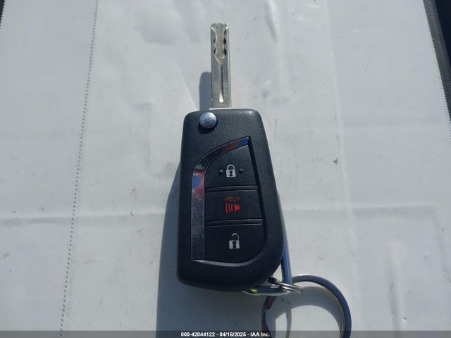 JTNKHMBXXL1077939 Toyota C-HR LE