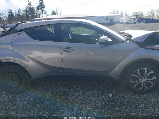 JTNKHMBXXL1077939 Toyota C-HR LE