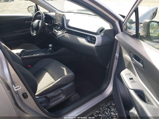 JTNKHMBXXL1077939 Toyota C-HR LE