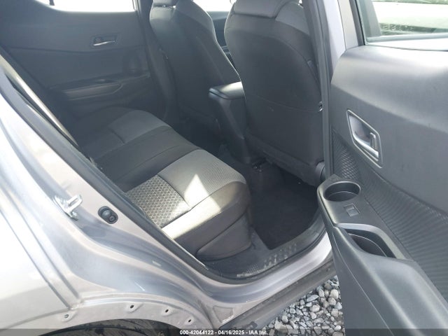 JTNKHMBXXL1077939 Toyota C-HR LE