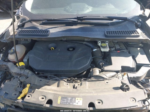 1FMCU0J91HUA75417 Ford Escape Titanium