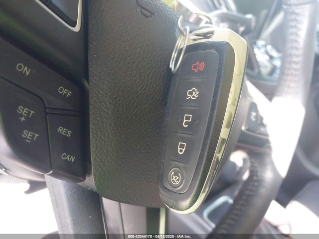 1FMCU0J91HUA75417 Ford Escape Titanium
