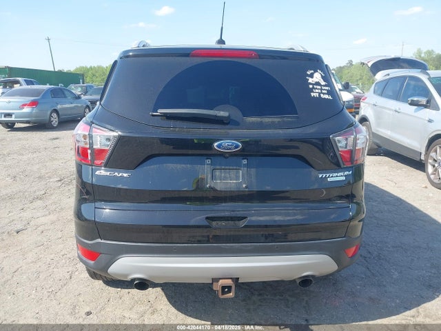 1FMCU0J91HUA75417 Ford Escape Titanium