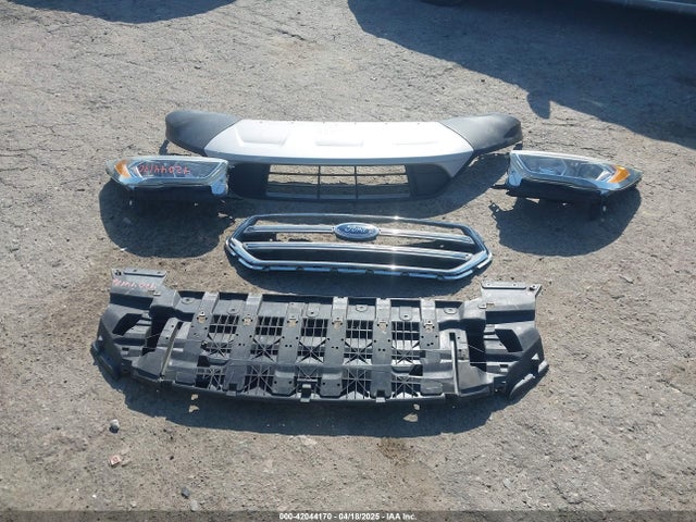 1FMCU0J91HUA75417 Ford Escape Titanium