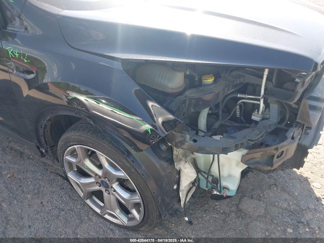 1FMCU0J91HUA75417 Ford Escape Titanium
