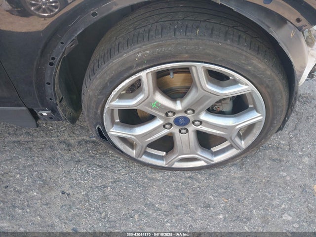 1FMCU0J91HUA75417 Ford Escape Titanium