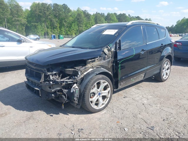 1FMCU0J91HUA75417 Ford Escape Titanium