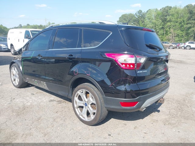 1FMCU0J91HUA75417 Ford Escape Titanium