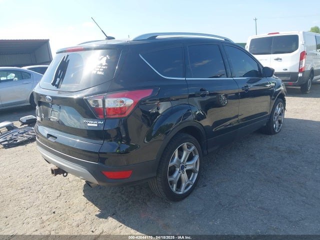 1FMCU0J91HUA75417 Ford Escape Titanium