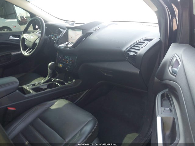 1FMCU0J91HUA75417 Ford Escape Titanium