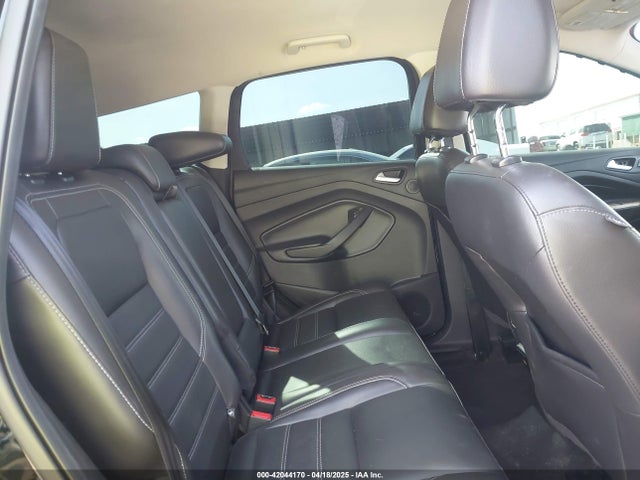 1FMCU0J91HUA75417 Ford Escape Titanium