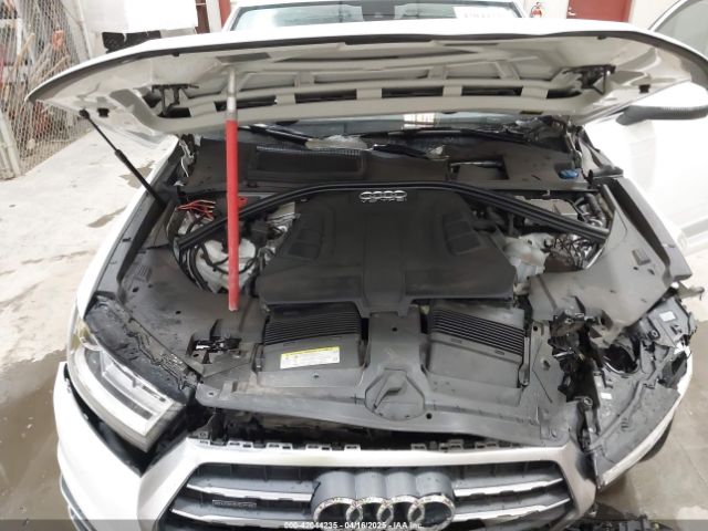WA1LAAF73JD028903 Audi Q7 3.0t Premium