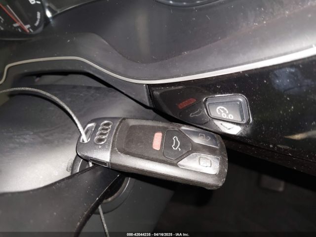 WA1LAAF73JD028903 Audi Q7 3.0t Premium
