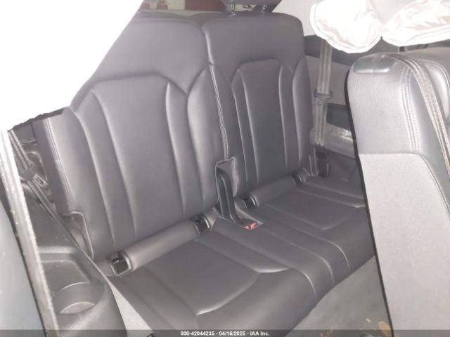 WA1LAAF73JD028903 Audi Q7 3.0t Premium