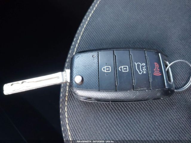 KNDJP3A52F7161865 KIA SOUL +