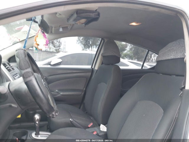 3N1CN7AP0EL869083 Nissan Versa 1.6 Sv
