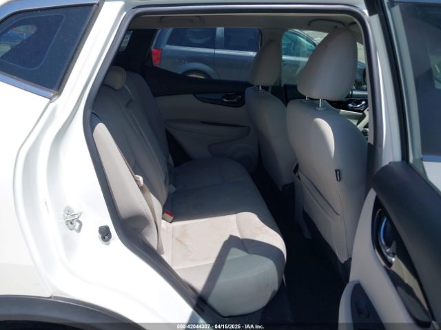 JN1BJ1CRXJW283837 Nissan Rogue Sport Sv