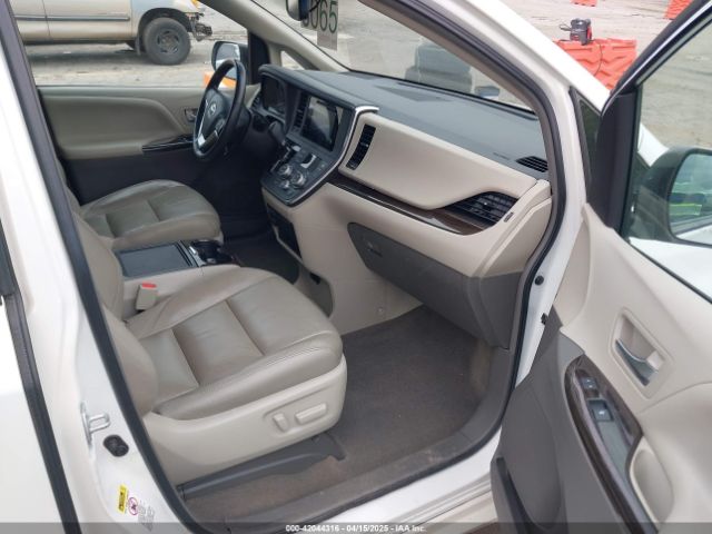 5TDYK3DC1GS723205 Toyota Sienna Xle Premium 8 Passenger
