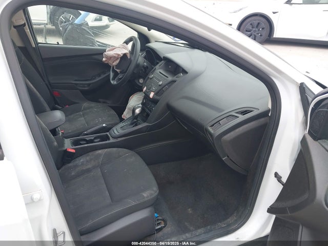 1FADP3K22GL294626 Ford FOCUS SE