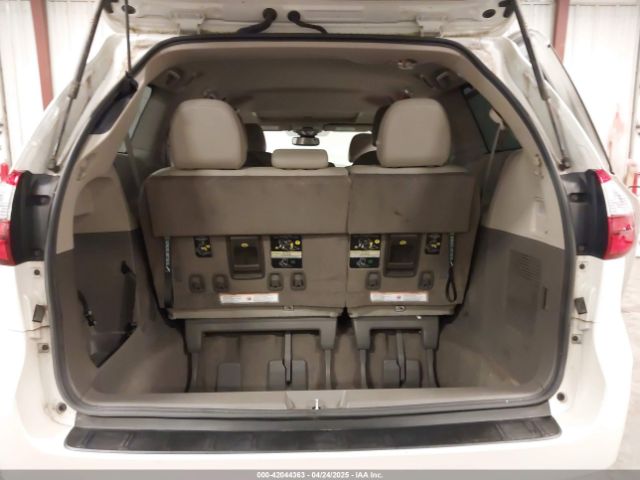 5TDYZ3DC7JS909902 Toyota Sienna Xle 8 Passenger