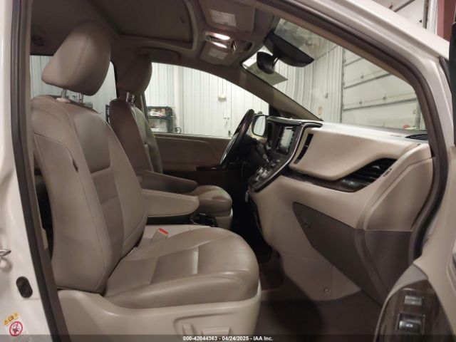 5TDYZ3DC7JS909902 Toyota Sienna Xle 8 Passenger