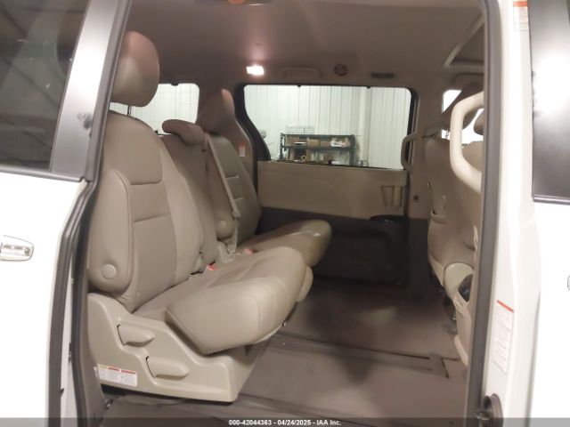 5TDYZ3DC7JS909902 Toyota Sienna Xle 8 Passenger