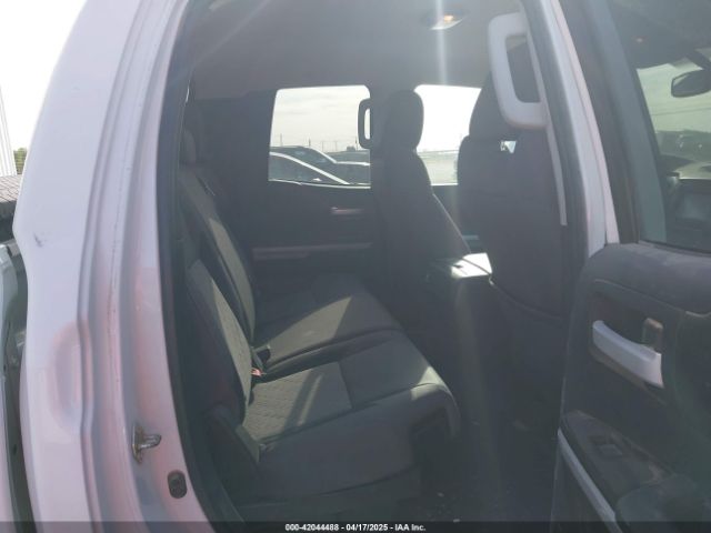 5TFUW5F1XGX539529 Toyota Tundra Sr5 5.7l V8
