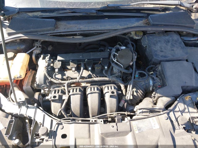 1FADP3K28FL214566 Ford FOCUS SE