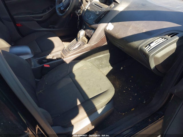 1FADP3K28FL214566 Ford FOCUS SE