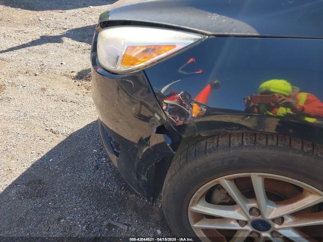 1FADP3K28FL214566 Ford FOCUS SE