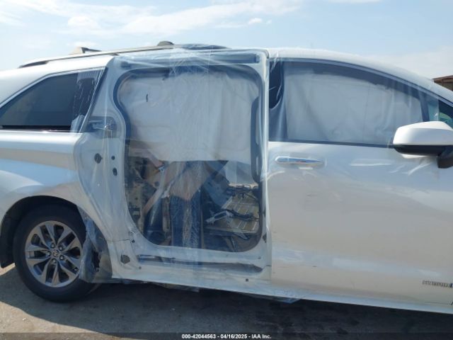 5TDYRKEC6MS055675 Toyota SIENNA XLE