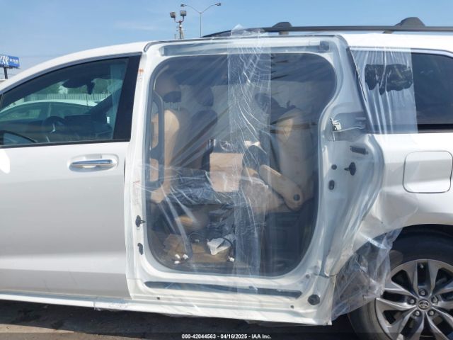 5TDYRKEC6MS055675 Toyota SIENNA XLE