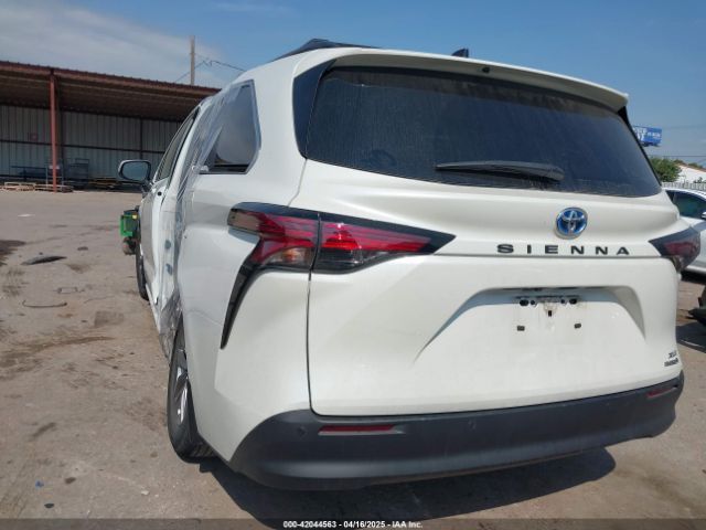 5TDYRKEC6MS055675 Toyota SIENNA XLE
