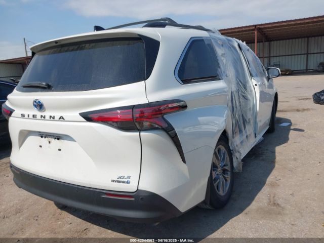 5TDYRKEC6MS055675 Toyota SIENNA XLE