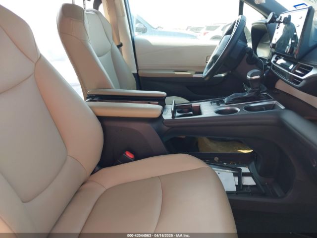 5TDYRKEC6MS055675 Toyota SIENNA XLE