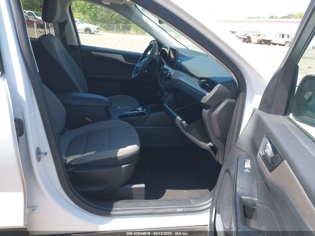 1FMCU0G69NUA47311 Ford ESCAPE SE
