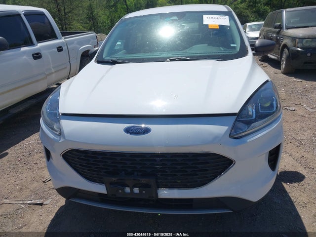 1FMCU0G69NUA47311 Ford ESCAPE SE