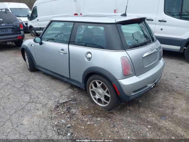 2005 MINI COOPER S WMWRE33445TD93578 Photo 2